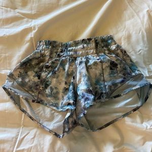 Size 0 Lululemon hotty hot 2.5 short